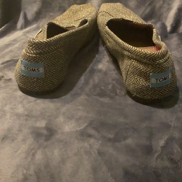 Women’s Toms shoes size 10🦩🌻 - Picture 3 of 11